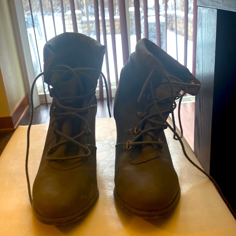 Combat boots that lace up in the front